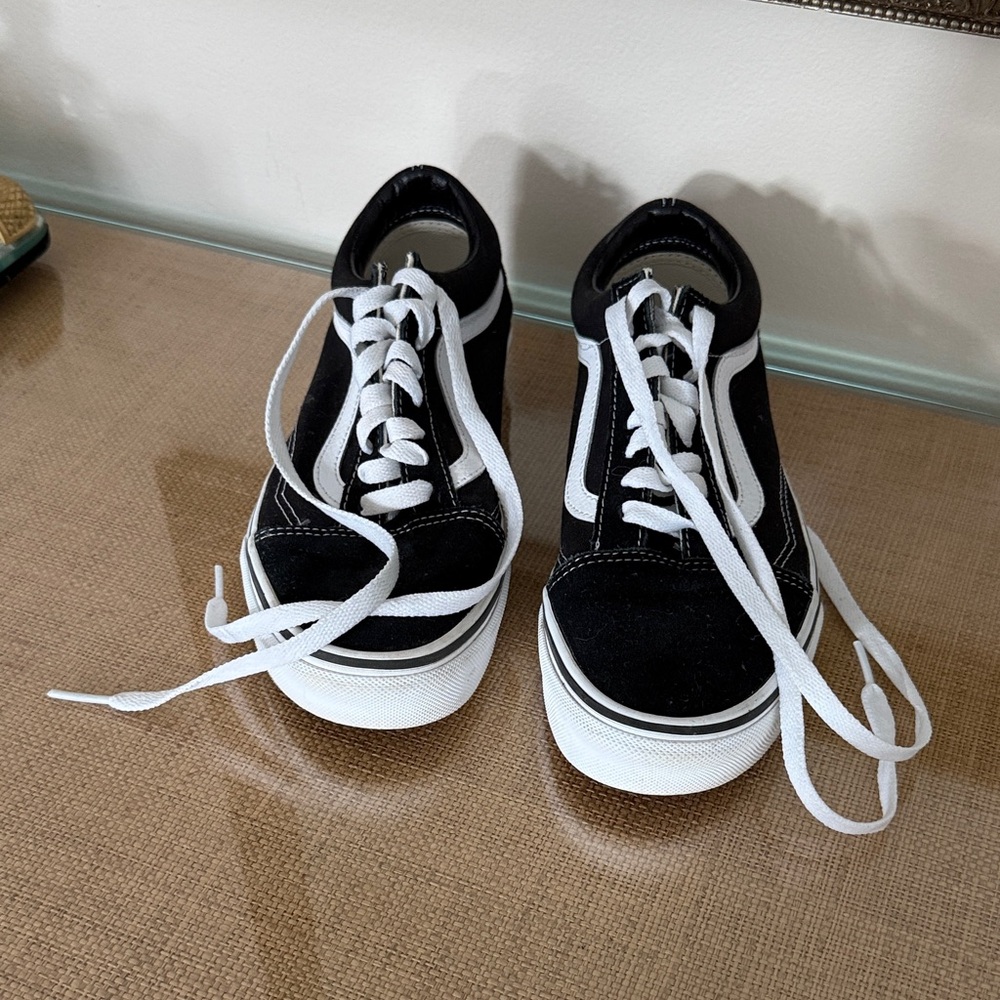 Vans Old Skool - Black and White Low-Top Shoes - Size 8 Women's, 6.5 Men's